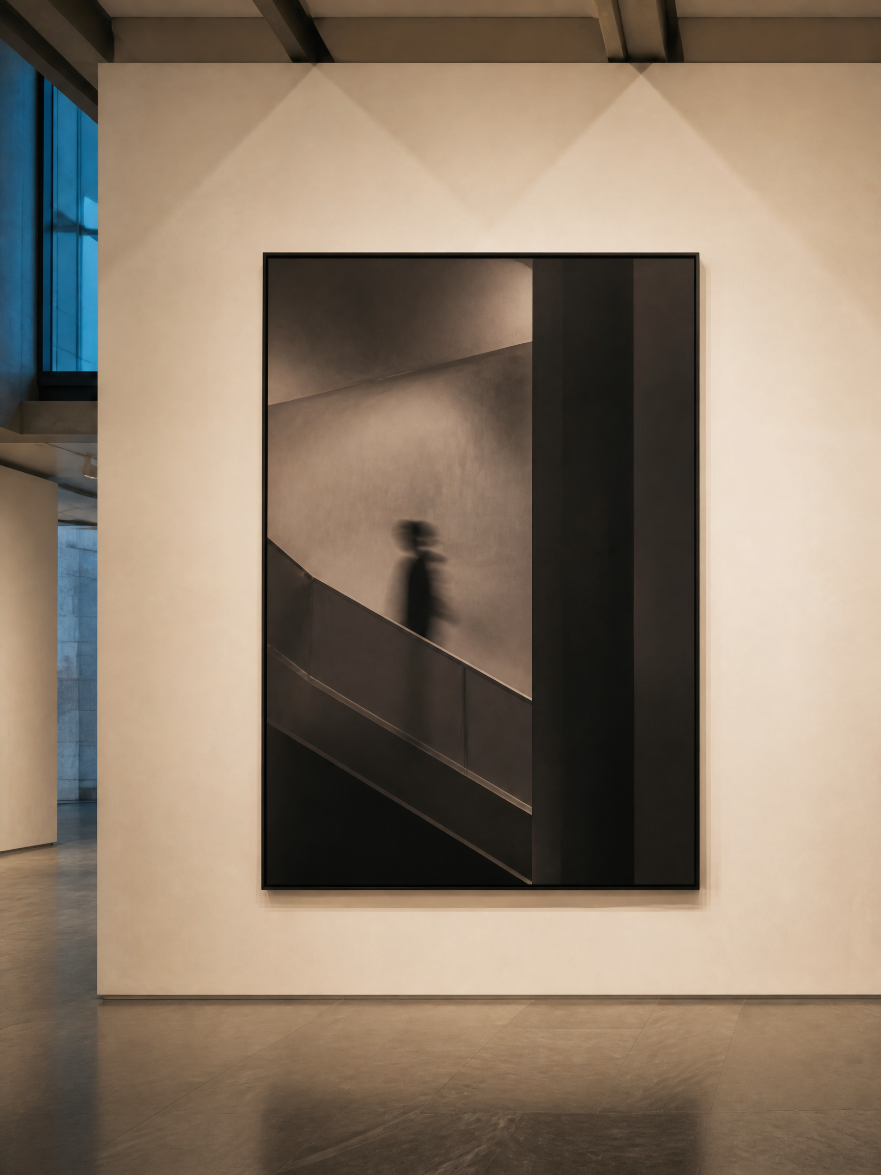 Opera fotografica monocromatica in una galleria minimale
